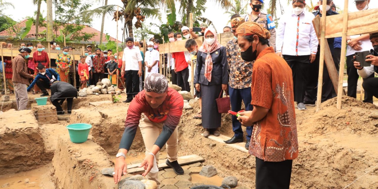 Bupati Lampung Barat Melakukan Peletakan Batu Pertama Di Kecamatan BNS