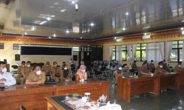 Pemkab Lambar Ngupi Bebakhong sambil bahas Penanganan COVID-19 Varian Omicron.