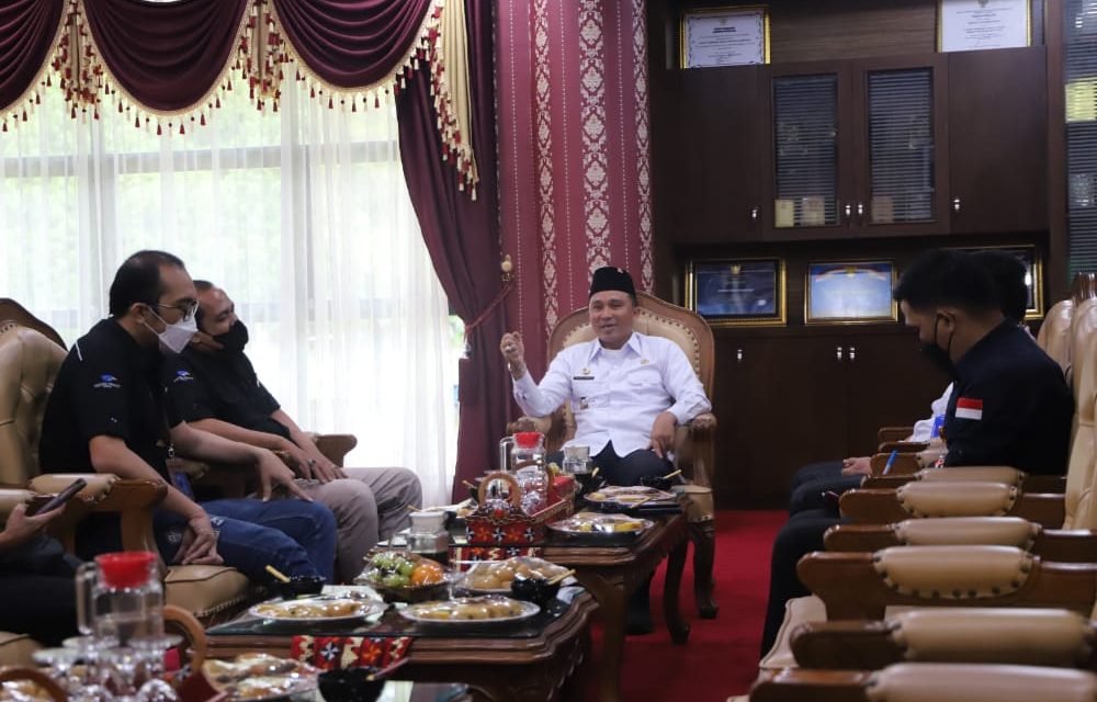 Bicarakan Publikasi Program Pemkab, Bupati Parosil Melakukan Audiensi Dengan Media Lampung Post