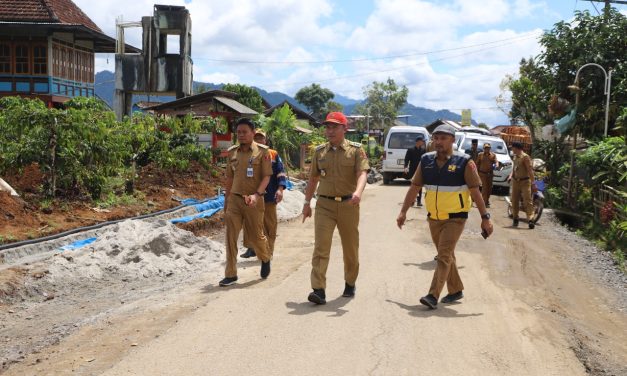 Bupati Parosil Meninjau pembangunan jalan penghubung kecamatan Air Hitam dan Gedung Surian