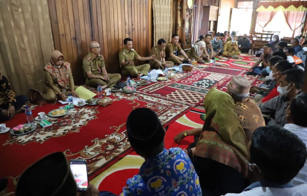 Bupati Lambar Lakukan Rapat Membahas Status Lahan Kawasan Hutan Lindung