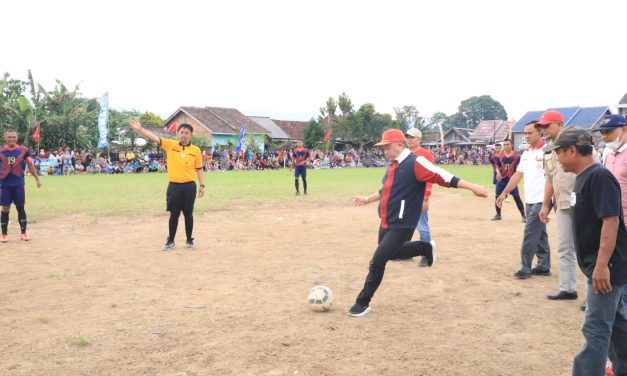 Tutup Laga Persahabatan Turnamen Sepak Bola, Parosil: Kegiatan ini tingkat lingkungan tetapi rasanya tingkat kabupaten