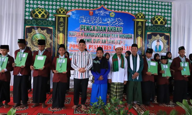 Bupati Lambar hadiri pengajian akbar Ponpes Alfalah Seranggas