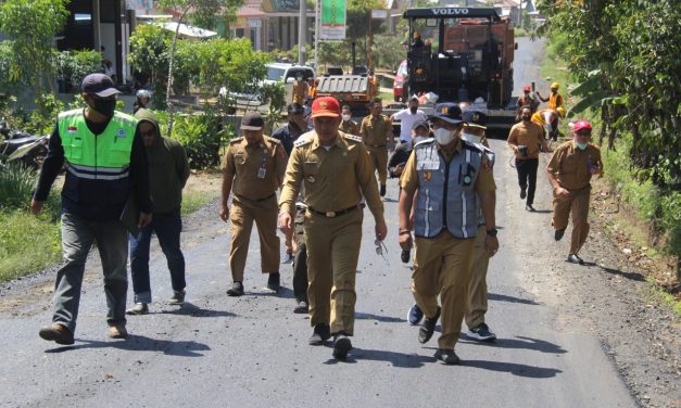Bupati Parosil Tinjau Pembangunan Ruas Jalan di Kecamatan Balik Balik Bukit – Sukau
