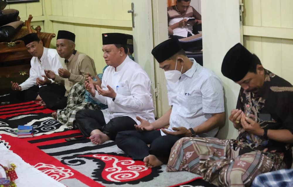 Menyambut Bulan Suci Ramadhan 1443 H, Wabup Mad Hasnurin Melakukan Doa Bersama