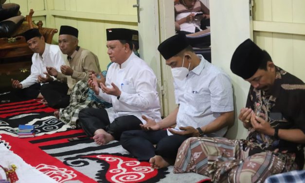 Menyambut Bulan Suci Ramadhan 1443 H, Wabup Mad Hasnurin Melakukan Doa Bersama
