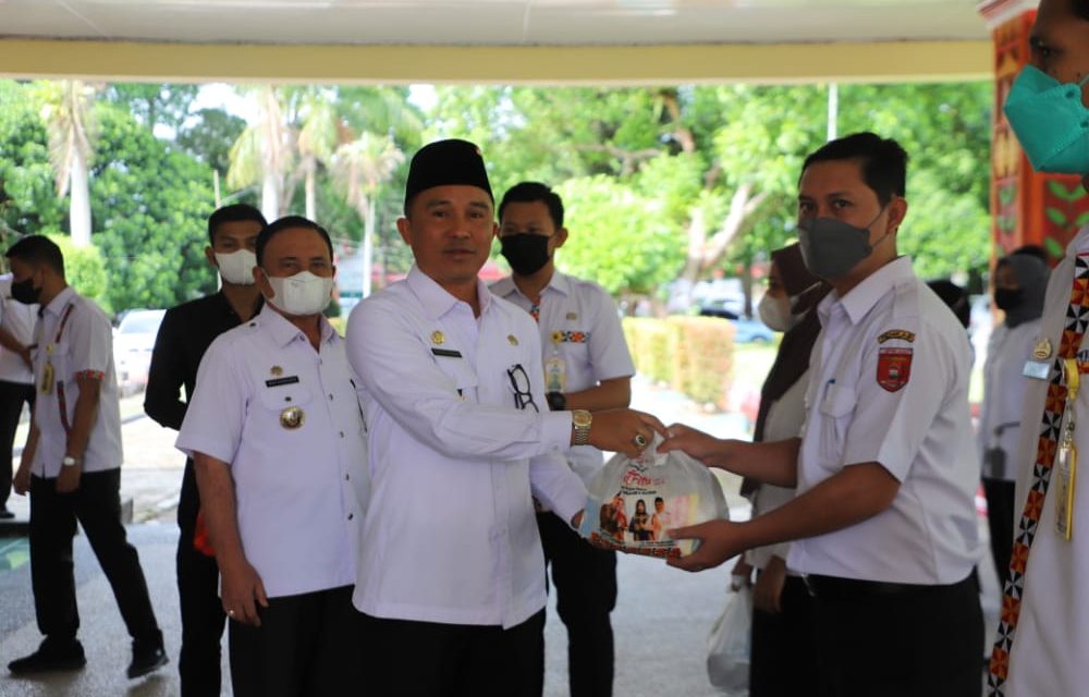 Pemkab Lambar salurkan ribuan paket sembako untuk ASN, THLS dan Masyarakat Pra sejahtera