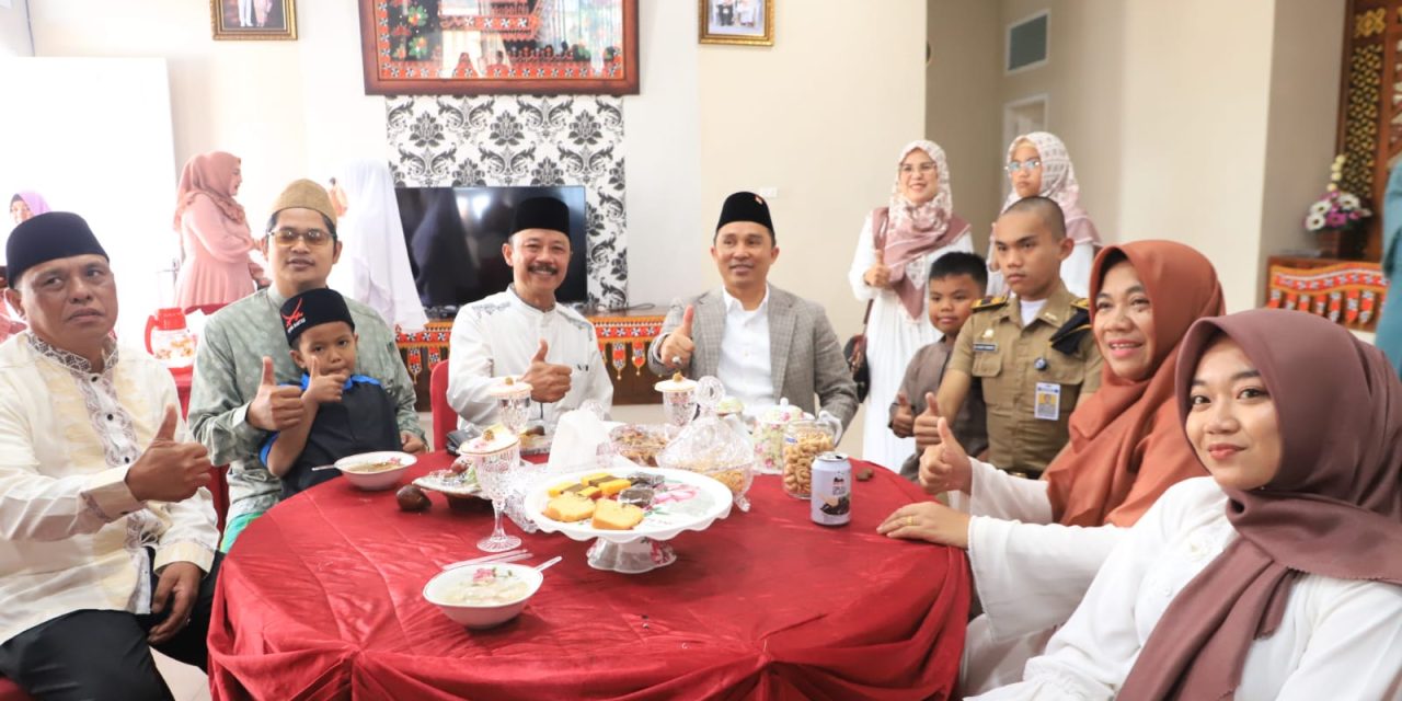 Bupati dan Wakil Bupati Lambar Gelar Open House Sebagai Ajang Silaturahmi