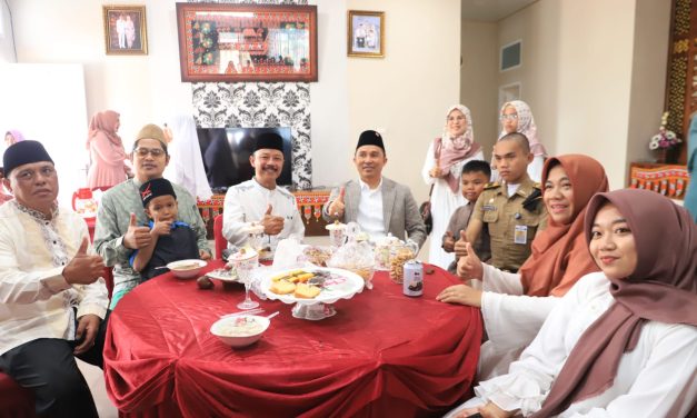 Bupati dan Wakil Bupati Lambar Gelar Open House Sebagai Ajang Silaturahmi