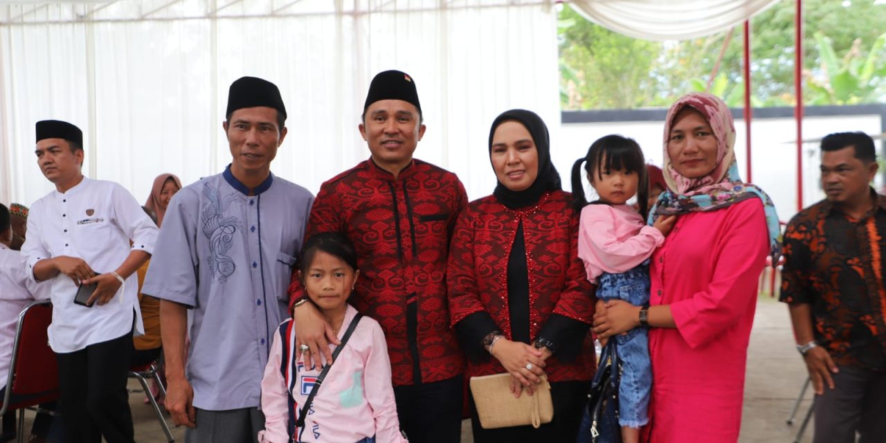 Hari kedua lebaran Bupati Parosil gelar open house di kampung halaman
