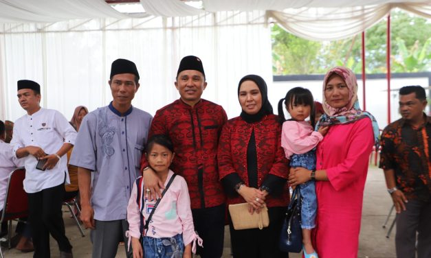 Hari kedua lebaran Bupati Parosil gelar open house di kampung halaman