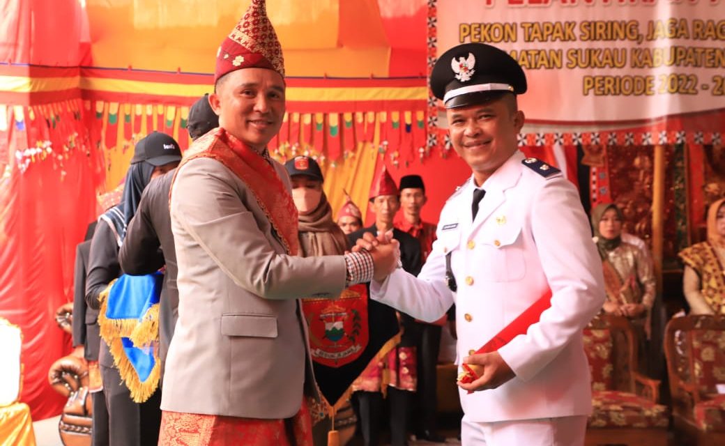 Bupati Lampung Barat Melantik Enam Peratin di Dua Kecamatan