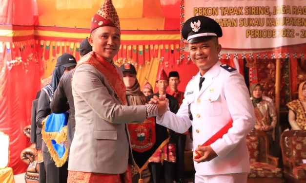 Bupati Lampung Barat Melantik Enam Peratin di Dua Kecamatan