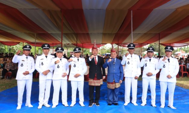 Bupati Lambar Tekankan Peratin Terpilih Mengayomi dan Melindungi Masyarakat