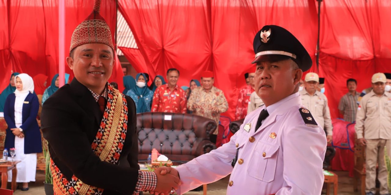 Bupati Parosil Melantik Peratin Di Kecamatan Batu Ketulis dan Sekincau
