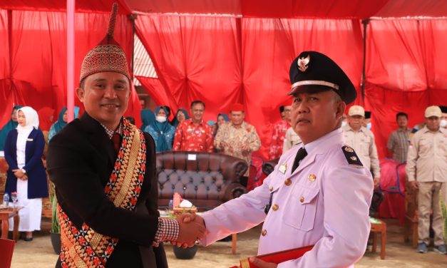 Bupati Parosil Melantik Peratin Di Kecamatan Batu Ketulis dan Sekincau