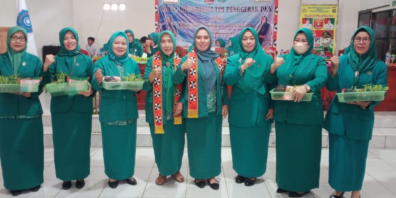 Ketua TP-PKK Lambar Lantik Dua Ketua TP-PKK Kecamatan