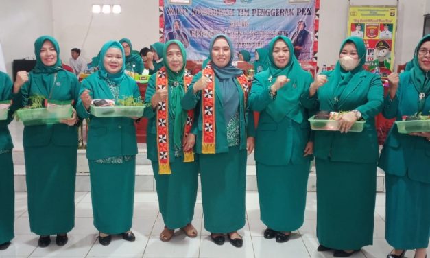 Ketua TP-PKK Lambar Lantik Dua Ketua TP-PKK Kecamatan
