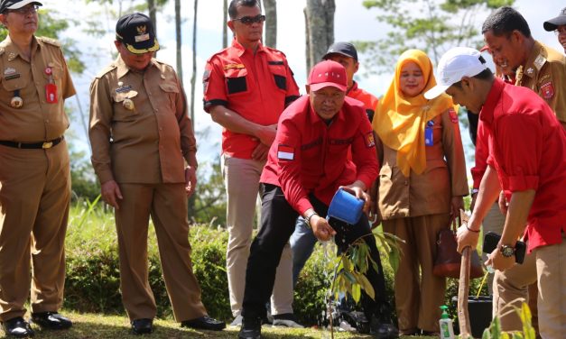 Memperingati Bulan Bhakti Bung Karno, Mukhlis Basri menanam Pohon di KRL