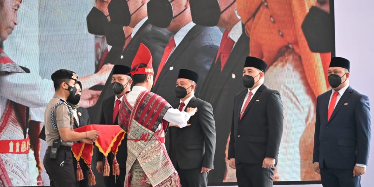Bupati Parosil Meraih Penghargaan Satyalencana Wira Karya Dari Presiden RI