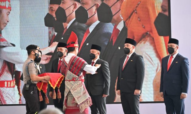 Bupati Parosil Meraih Penghargaan Satyalencana Wira Karya Dari Presiden RI