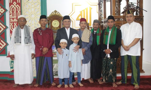 Wabup Lambar Gelar Shalat Idul Adha di Masjid Baiturrahim