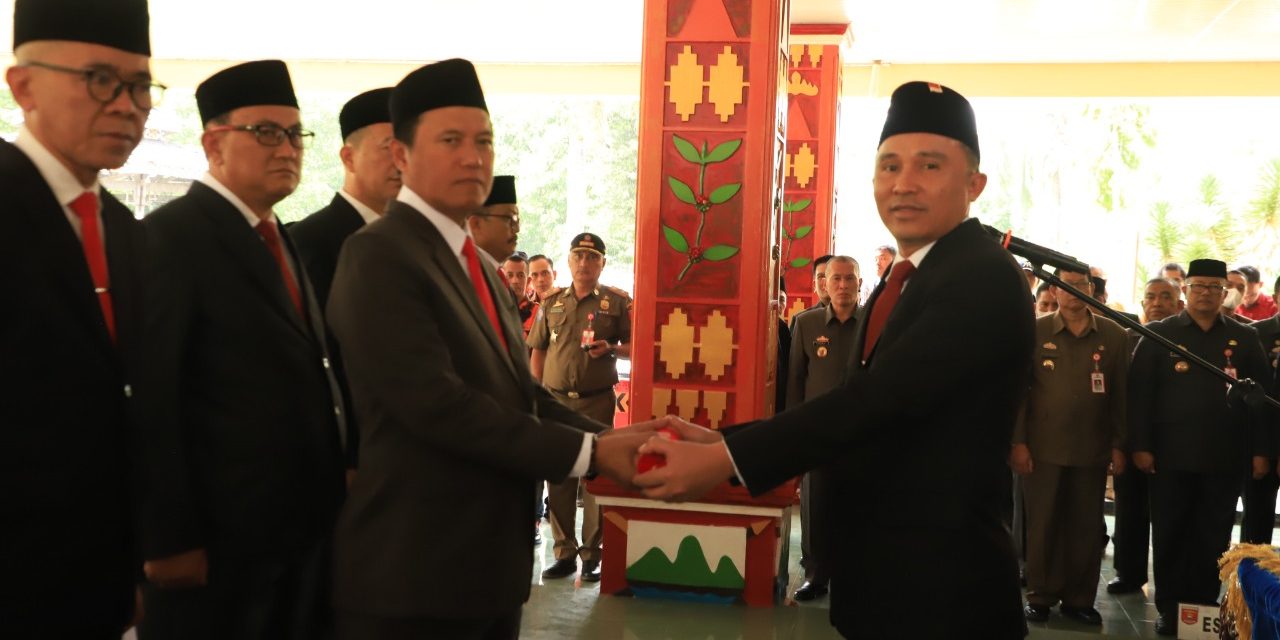 Bupati Parosil lantik Sekda Lambar dan 41 Pimpinan Tinggi Pratama dan Administrator