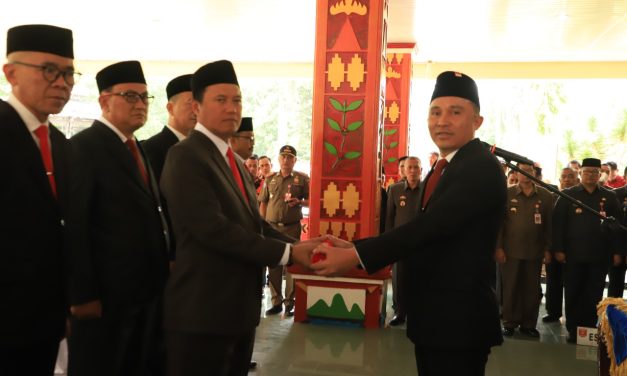 Bupati Parosil lantik Sekda Lambar dan 41 Pimpinan Tinggi Pratama dan Administrator