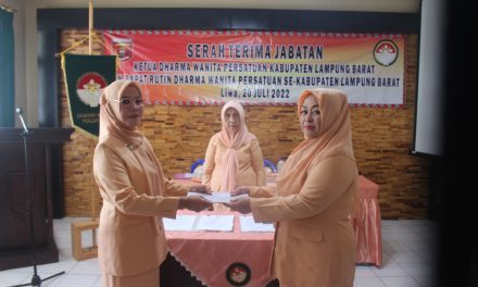 Serah terima jabatan Ketua Dharma Wanita Persatuan Lambar