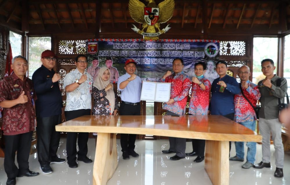 Bupati Parosil Tandatangani RKT Perjanjian Kerjasama dengan pihak Balai Besar TNBBS