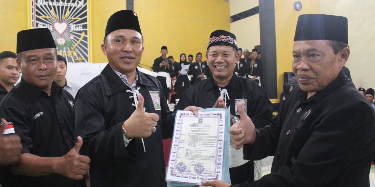 Bupati Parosil Dianugerahi Sebagai Warga Kehormatan Pratama dari PSHT Pusat