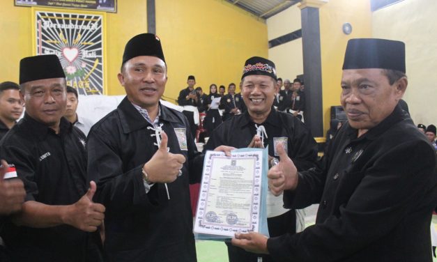 Bupati Parosil Dianugerahi Sebagai Warga Kehormatan Pratama dari PSHT Pusat
