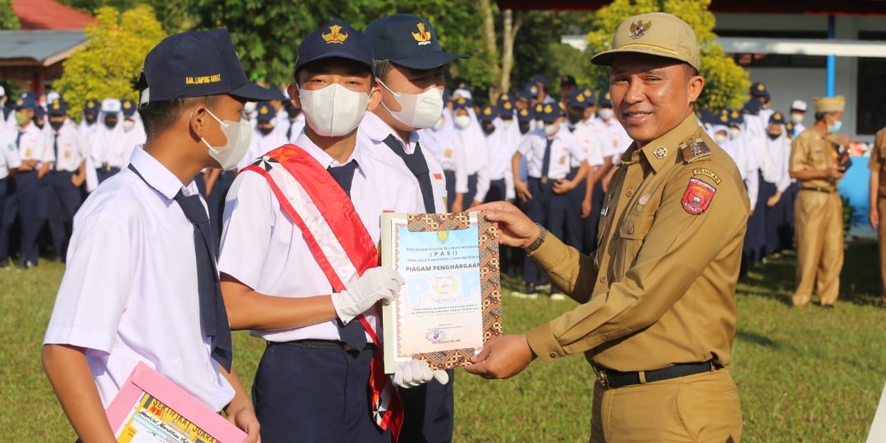 Parosil Jadi Pembina Upacara, Sebut Siswa Sebagai Generasi Penerus Bangsa