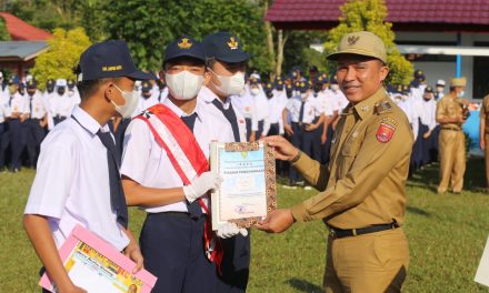 Parosil Jadi Pembina Upacara, Sebut Siswa Sebagai Generasi Penerus Bangsa