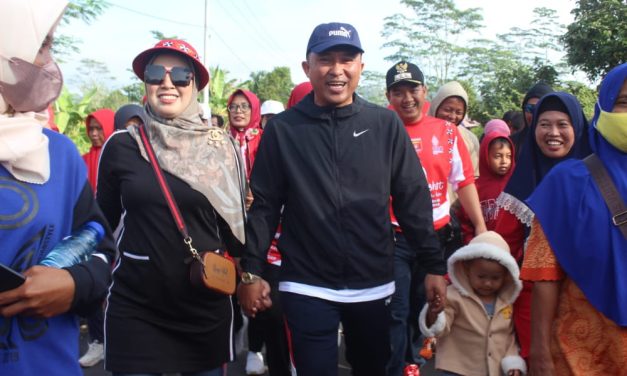 Bupati Parosil Lakukan Jalan Sehat dan Senam Bersama Ribuan Masyarakat BNS