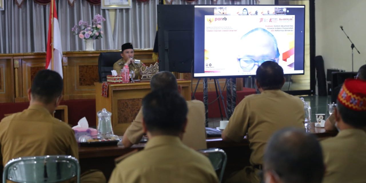 Bupati Lampung Barat Parosil Mabsus Menghadiri Acara Evaluasi Sakip dan RB