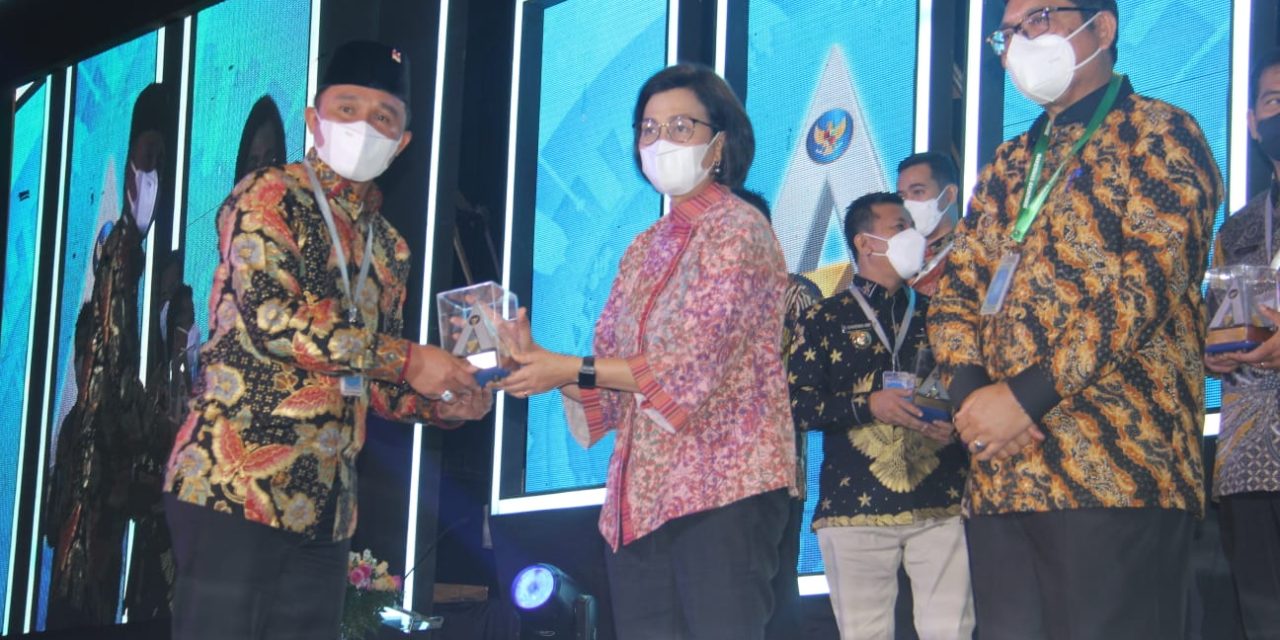 Bupati  Parosil Terima penghargaan Opini WTP Kategori minimal 10 kali
