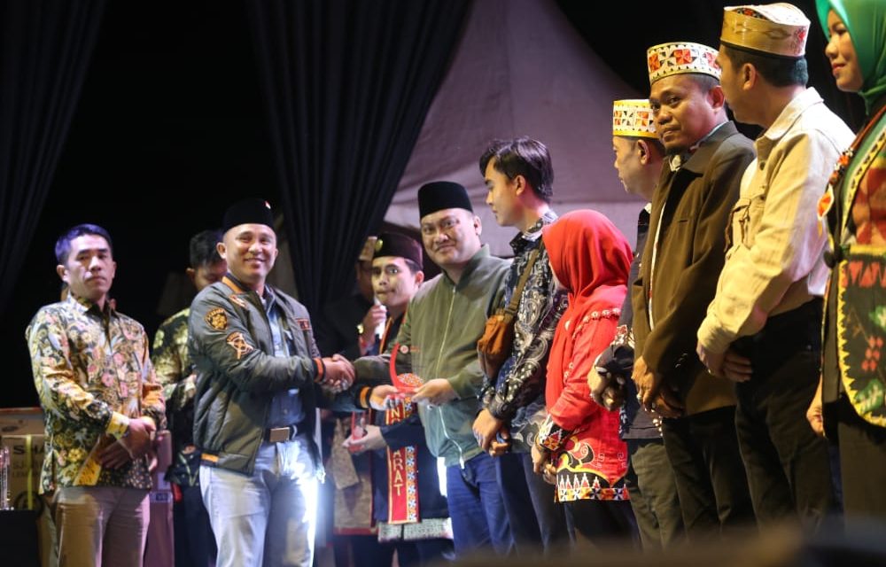 Penutupan Liwa Expo Tahun 2022, Bupati Parosil Lakukan Penandatanganan Mou