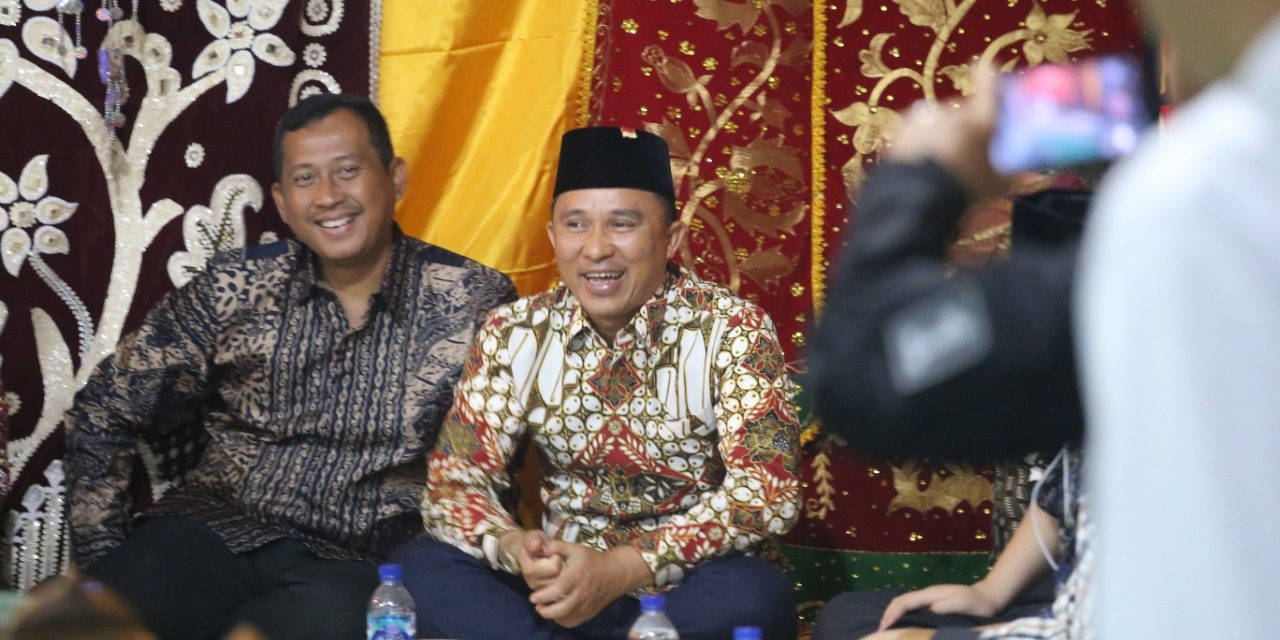 Bupati Parosil Menghadiri Ramah Tamah di Gedung Dalom Kepaksian Pernong