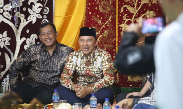 Bupati Parosil Menghadiri Ramah Tamah di Gedung Dalom Kepaksian Pernong