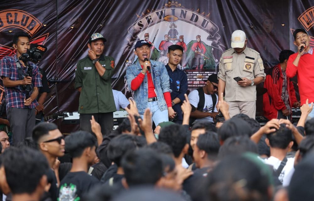 Rayakan Aniversary CBCL Chapter Ranting Lampung Barat Bupati Parosil Bagikan Santunan Anak Yatim
