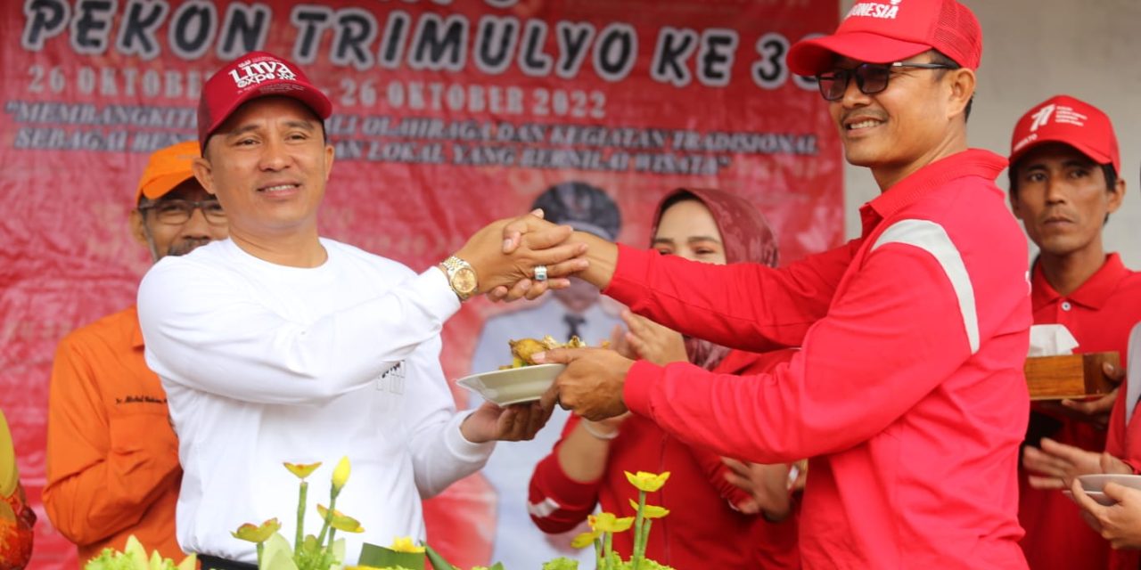Hut Ke-38 Pekon Trimulyo, Bupati Parosil Senam Bersama Masyarakat
