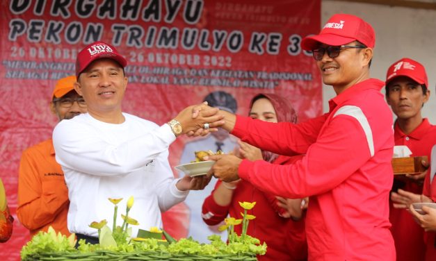 Hut Ke-38 Pekon Trimulyo, Bupati Parosil Senam Bersama Masyarakat