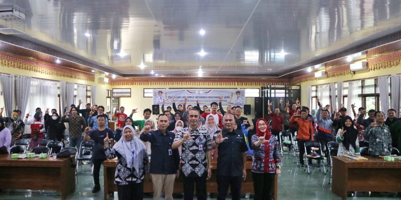 Bupati Parosil Membuka Sosialisasi Kelompok Informasi Masyarakat (KIM) Tahun 2022.