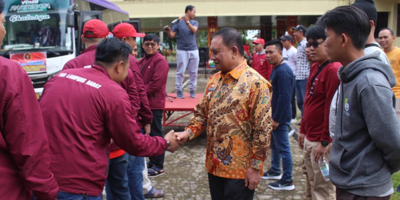 Wabup Lambar Drs. Mad Hasnurin lepas Kontingen PWI Lambar.