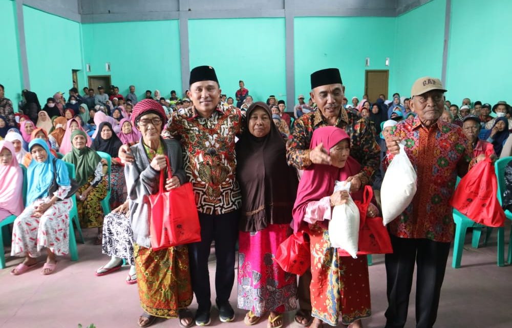 400 lansia di Way Tenong terima bantuan sembako