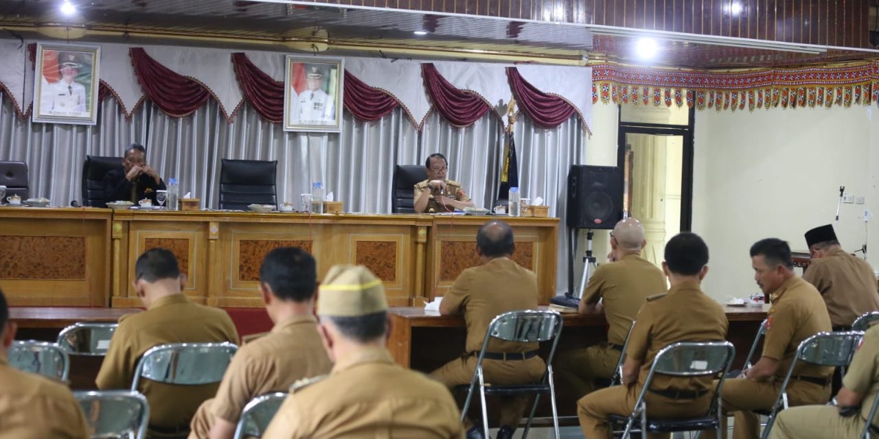 Peringatan Hari KORPRI, Lingkungan Hidup, HKN dan PGRI, Pemkab Lambar Gelar Jalan Sehat.