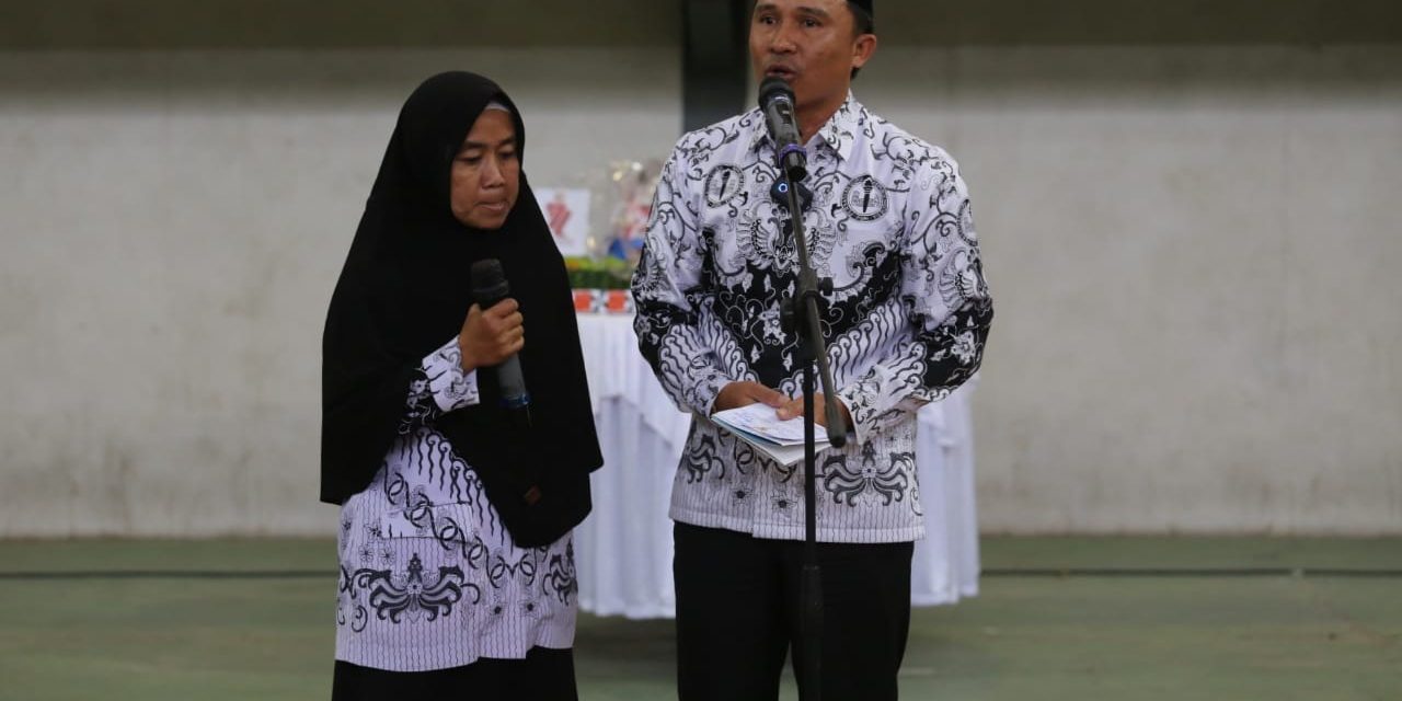 Bupati Parosil Umrohkan Siti Juwariah Guru Honorer 17 Tahun