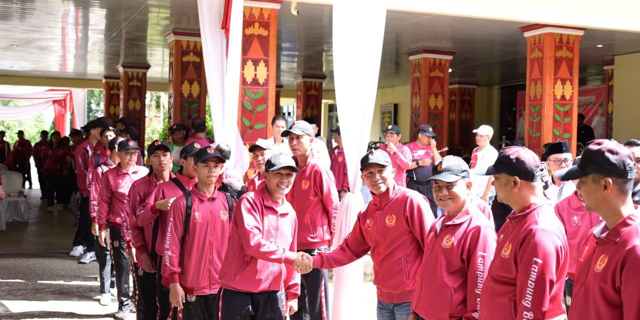 Bupati Parosil Melepas Kontingen Porprov Lambar, Optimis Masuk Tiga Besar