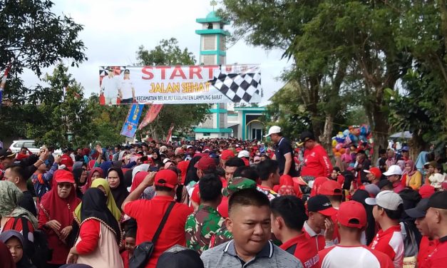 Penuh antusias, Puluhan ribu masyarakat jalan sehat bersama Bupati Lambar